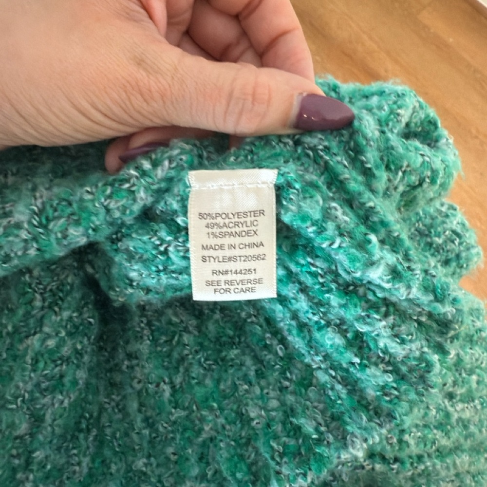 TEXTURED GREEN SWEATER SIZE LARGE - Picture 4 of 4